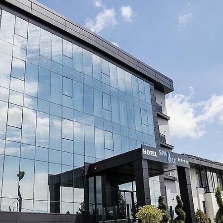 Hotel Spa Ice Resort Ghiroda Luaran gambar
