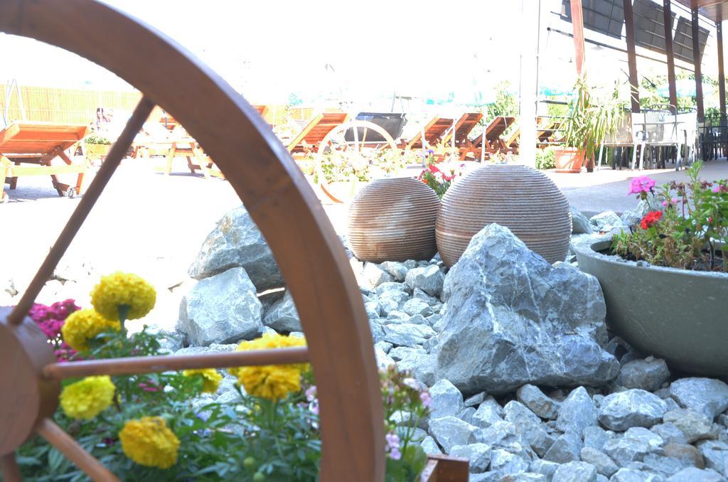 Hotel Spa Ice Resort Ghiroda Luaran gambar