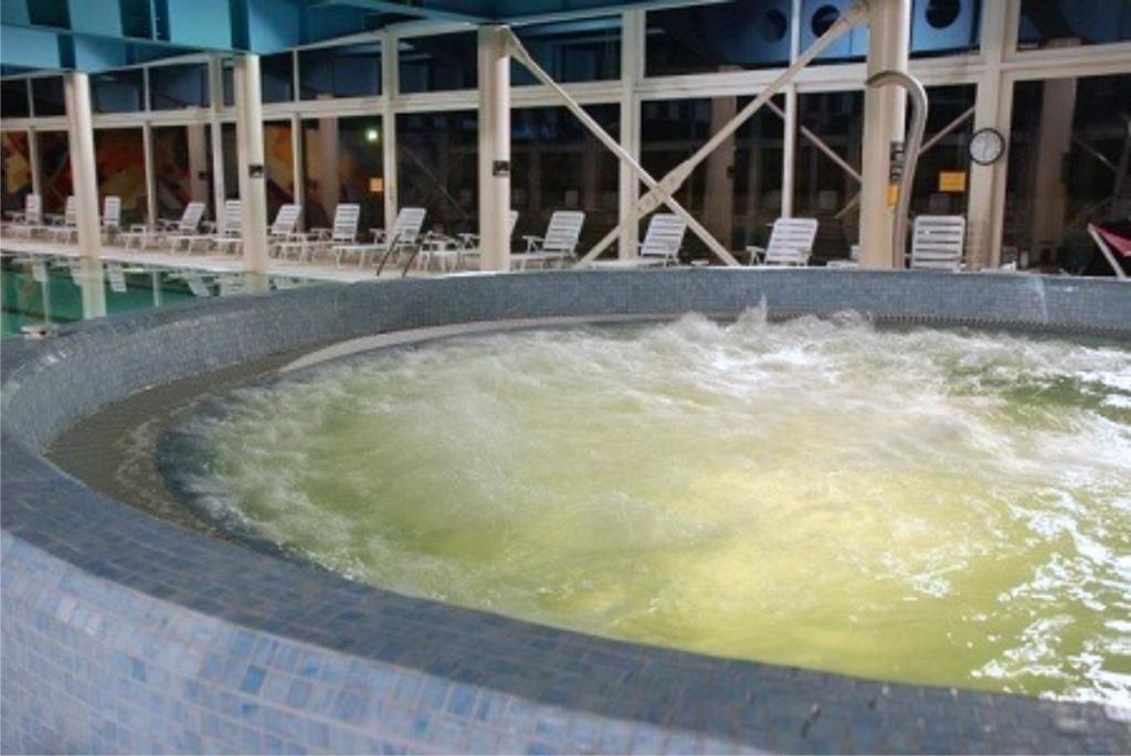 Hotel Spa Ice Resort Ghiroda Luaran gambar